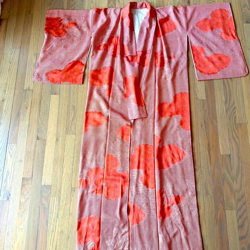 Beautiful Women’s Silk Coral Cloud Print Kimono 👘